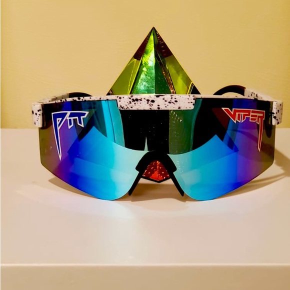 Lightweight Sports Sunglasses - Picture 1 of 2